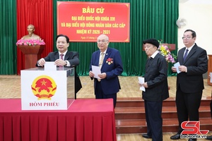 'Đồng chí Bí thư Tỉnh ủy Sơn La côngv thiaz lês vax huôv ntơưv phường Tô Hiệu