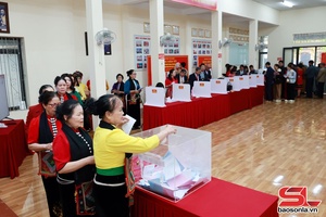 Lài địa phương tỉnh Sơn La cọ mi số cử tri pày chôm hặp phốc phiếu sùng