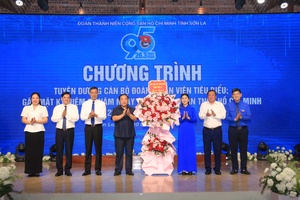 Pọ nả bốn sường 95 pì Mự tẳng có ók Đoàn TNCS Hồ Chí Minh cánh sừng nhọng cán bộ Đoàn, đoàn viên pộn dỏn