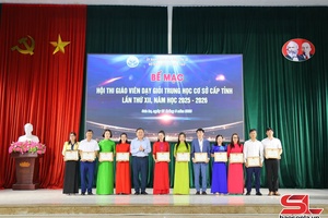 ' 220 teachers recognised as provincial-level outstanding secondary school teachers