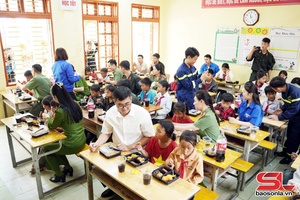 'Chương trình muôn chàư dệt vịa đì nẳng điểm trương Sáy Tú