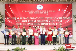 'Saiz hloz 80 shông Hnuz Chủ tịch Hồ Chí Minh gruô hu côngv HTX Việt Nam