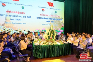 Gathering held for Lao students on traditional Bunpimay festival.