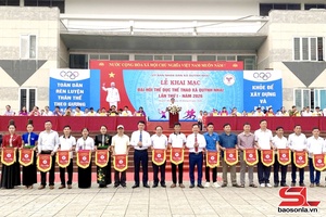 Khày pàng Đại hội Thể dục thể thao xã Quỳnh Nhai tưa cốc khoẹ