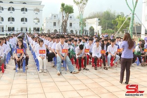 Cài 1000 học sinh Trương THPT Yên Châu đảy chiên páo cặm phong tặp tỳ cằn nẳng trương ép