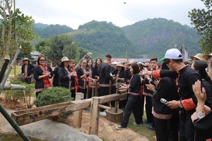Moc Chau greets over 25,000 visitors during April 30 – May 1 holiday