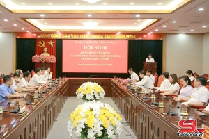 Fuô quyết định ntơưv Chủ tịch UBPX tỉnh lok sâuv côngz xưv cán bộ