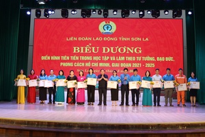'Role models in studying and following President Ho Chi Minh’s example commended