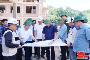 Thường trực Tỉnh ủy cxênhz hâux lưv cxiv puôz yar cơưv xã đriv têz Xuân Nha