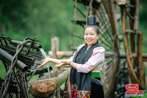 Chự mẳn pưng chuông lốc nẳng me Nặm É