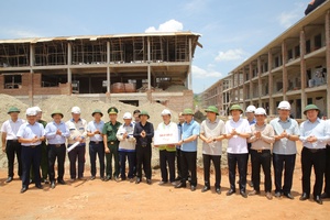 ' Provincial Party chief inspects construction of inter-level boarding schools in border communes