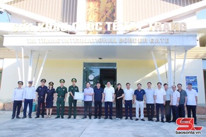 Paz đại biểu kiz siaz tỉnh Sơn La sơưr cêr mul shuôk thiaz uô hâux lưv ntơưv têx tỉnh Kâuv têz qơưk Lok Tsuôk