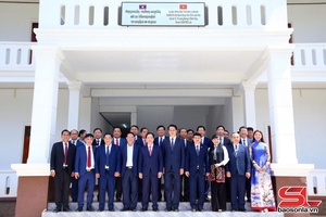'Muôz zok sir zôngv tsêr cơưv ntơưr Yar cơưv Chính trị - Hành chính tỉnh U Đôm Xay