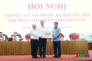 Chairman of provincial People's Council meets with voters in To Hieu ward