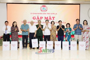 Son La holds meeting with relatives of political prisoners at Son La Prison