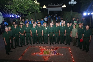 'Candle-lighting ceremony held in tribute to fallen soldiers at Mai Son Martyrs' Cemetery