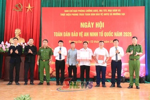 Mự hội Tênh lài dân mương pảy chự tiêng àn Bản mương nẳng xã Mường Sại