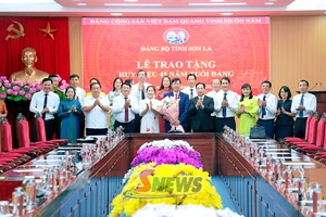 Đồng chí Bí thư Tỉnh ủy tuz puz Côngz mênhx 45 shông nhoz Đảng trâu đồng chí Cầm Ngọc Minh