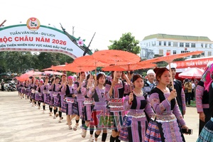  Colourful ethnic traditions fill the streets of Moc Chau