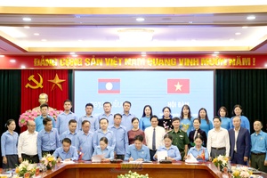 Trôngx ndâux luk saz lax tsưr ziv lês côngz xưv Công đoàn ntơưv LĐLĐ tỉnh Sơn La thiaz Liên hiệp công đoàn 4 tỉnh têz qơưk Lok Tsuôk