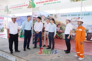 Đồng chí Phó Chủ tịch UBPX tỉnh cxênhz yuôx côngz xưv bax têx kror txâuk chai trâu Hnuz grâuv pax Cà phê Sơn La