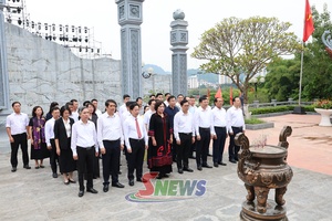 National Assembly Vice President pays tribute to President Ho Chi Minh at Son La temple