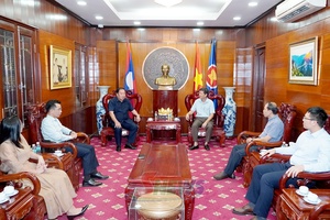 Son La official pays courtesy visit to Vietnamese Consulate General in Luang Prabang