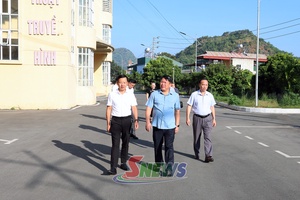 Đồng chí Phó Bí thư Thường trực Tỉnh ủy, Chủ tịch HĐPX tỉnh uô nuv đros Báo thiaz Xor tôngx chuô, xa đuôz Sơn La
