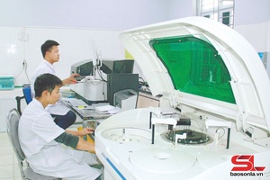 'Nghiên cứu, ứng dụng KHKT trong khám chữa bệnh