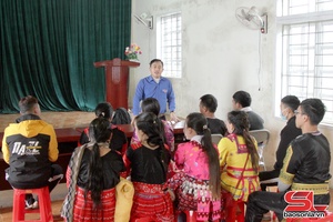 'Đảng bộ huyện Phù Yên chú trọng giáo dục chính trị tư tưởng cho cán bộ, đảng viên