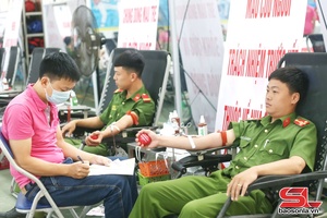 'Giọt máu nghĩa tình của chiến sĩ công an