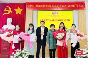 'Phát triển Đảng trong doanh nghiệp, HTX