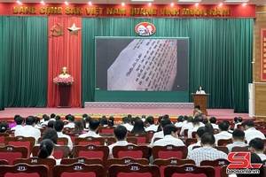 'Học Bác về tinh thần nêu gương