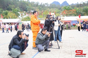 'Những ngòi bút sáng trong