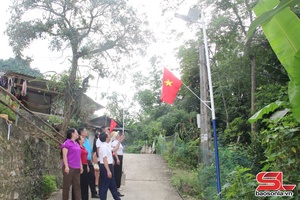 'Chung tay thắp sáng bản làng