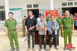 Vận động nhân dân giao nộp vũ khí