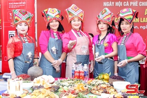 'Hương vị Tây Bắc phần thi ẩm thực tại Ngày hội Cà phê phường Chiềng An