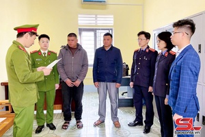 'Khởi tố bị can lạm quyền trong khi thi hành công vụ 