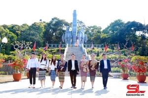 'Về bản biên giới Lao Khô 1