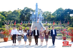 'Thắm tình hữu nghị đặc biệt Sơn La với các tỉnh nước bạn Lào