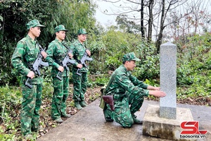 'Xây dựng đơn vị vững mạnh, giữ vững chủ quyền an ninh biên giới