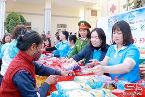 ' Xuân ấm vùng biên