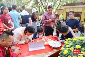 'Đi lễ cầu an ngày đầu năm mới