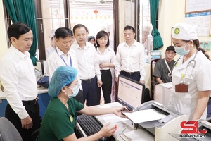 Xây dựng đội ngũ cán bộ y tế “sáng y đức, vững chuyên môn”
