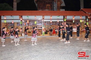 'Văn nghệ quần chúng - cầu nối phát triển du lịch