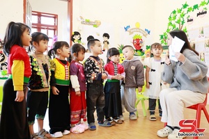 “Gieo con chữ” nơi vùng cao biên giới