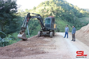 'Phát huy sức dân làm đường giao thông vùng cao