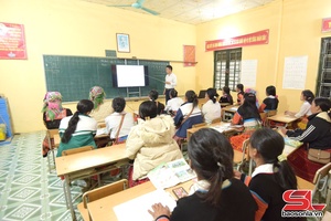 'Lớp xóa mù chữ ở Làng Sáng