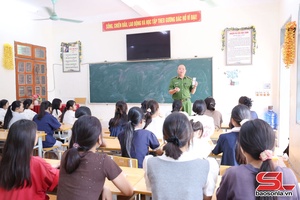 'Gia đình quản lý - Nhà trường giáo dục - Công an định hướng, hỗ trợ