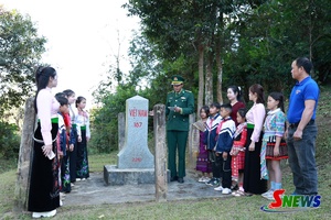 'Tiếp thêm động lực cho học trò nghèo vùng biên